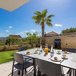 Luxury La With Private Pool And Garden