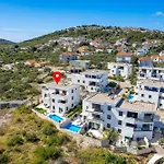 Luxury La With Private Pool And Garden