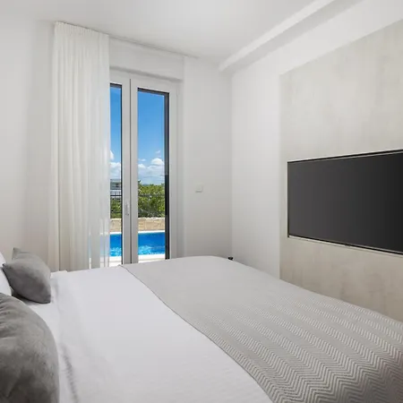 Luxury La With Private Pool And Garden شقة *