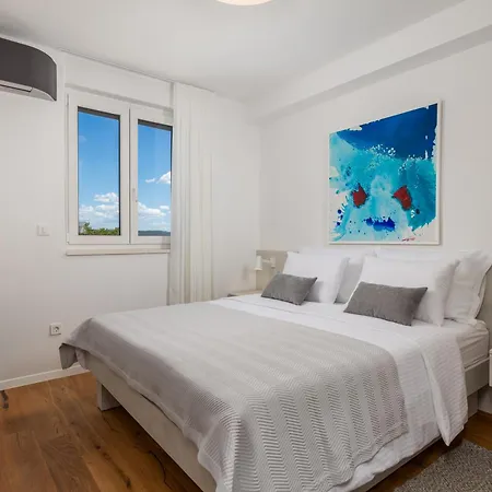 Apartment Luxury La With Private Pool And Garden