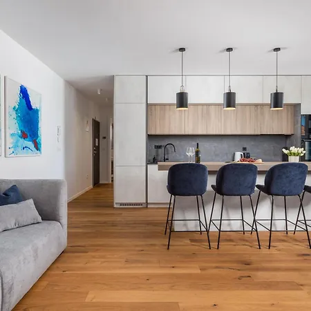 Luxury La With Private Pool And Garden Apartment *