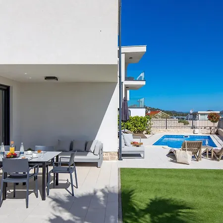Apartment Luxury La With Private Pool And Garden Murter
