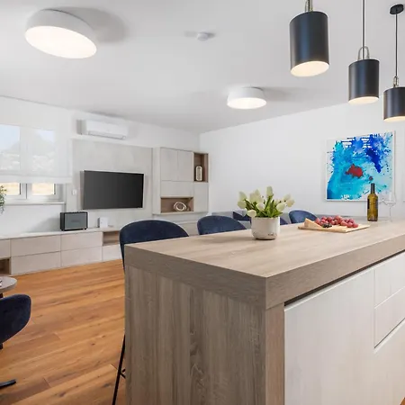Luxury La With Private Pool And Garden Apartment Murter