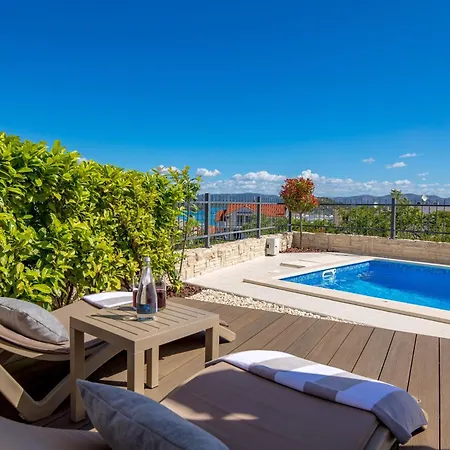 Luxury La With Private Pool And Garden Apartment Murter