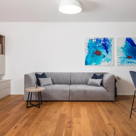 Luxury La With Private Pool And Garden Apartment *