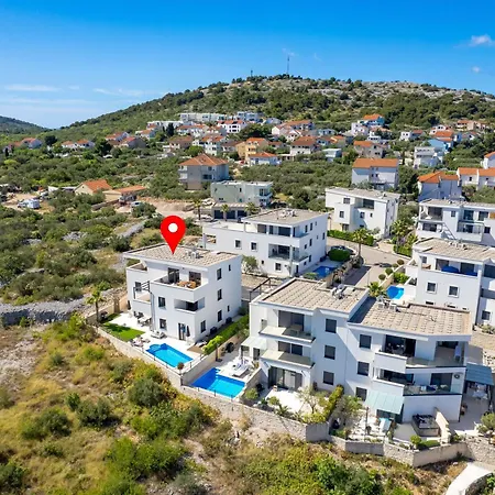 Luxury La With Private Pool And Garden