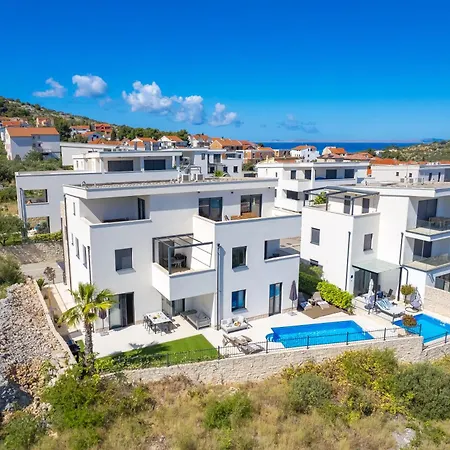 Luxury La With Private Pool And Garden شقة