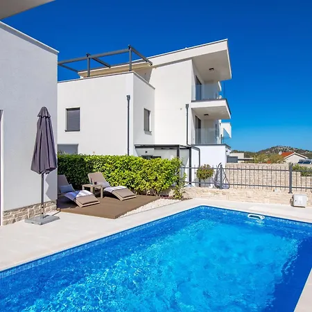 Apartment Luxury La With Private Pool And Garden Murter