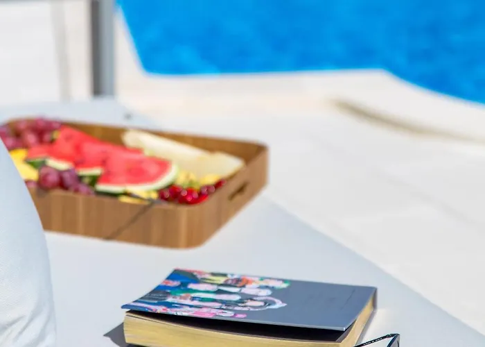 Luxury La With Private Pool And Garden