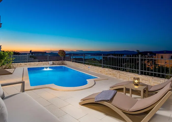 Luxury La With Private Pool And Garden