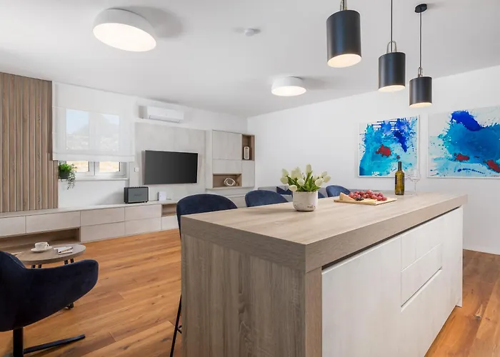 Luxury La With Private Pool And Garden Apartamento Murter