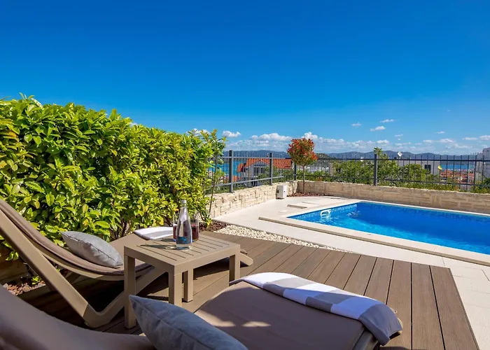 Luxury La With Private Pool And Garden Apartamento Murter