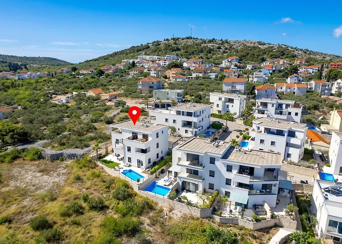 Luxury La With Private Pool And Garden