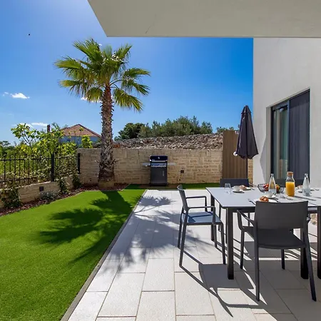 Luxury La With Private Pool And Garden Murter