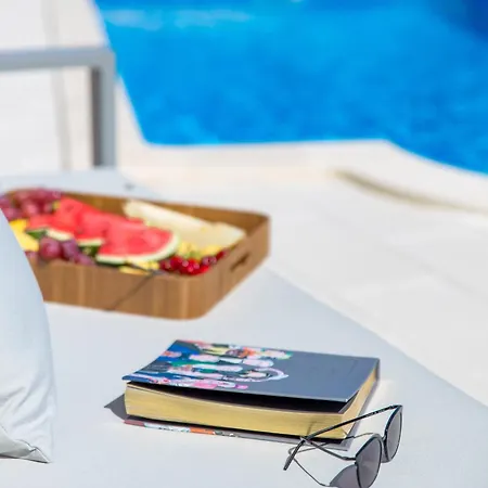 Luxury La With Private Pool And Garden