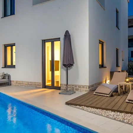 Luxury La With Private Pool And Garden Murter