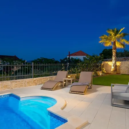 Luxury La With Private Pool And Garden