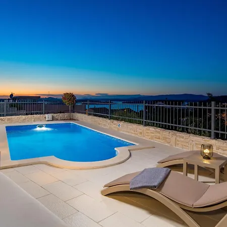 Luxury La With Private Pool And Garden