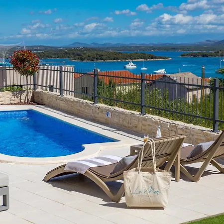 Appartement Luxury La With Private Pool And Garden