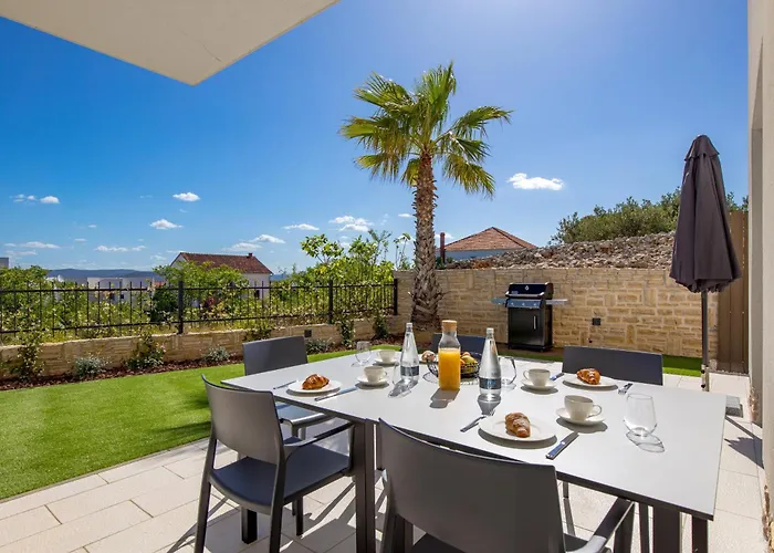 Luxury La With Private Pool And Garden