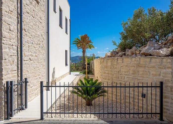 Luxury La With Private Pool And Garden Appartamento Murter