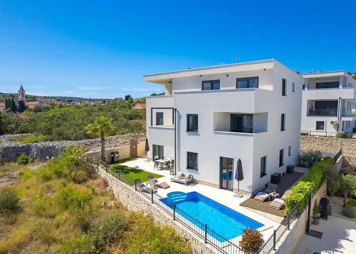 Luxury La With Private Pool And Garden Appartamento