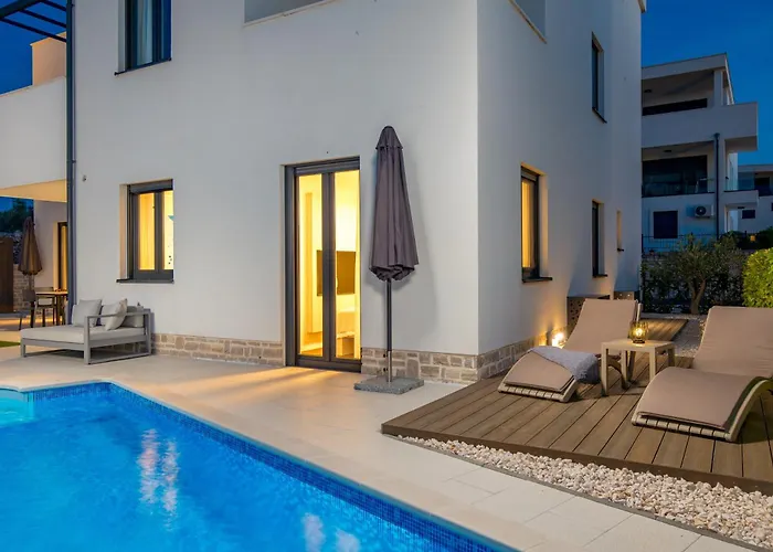 Luxury La With Private Pool And Garden Murter