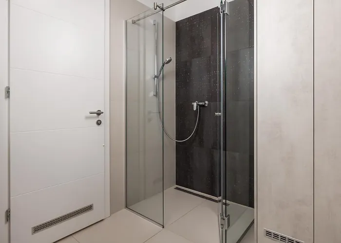 Luxury La With Private Pool And Garden Appartamento