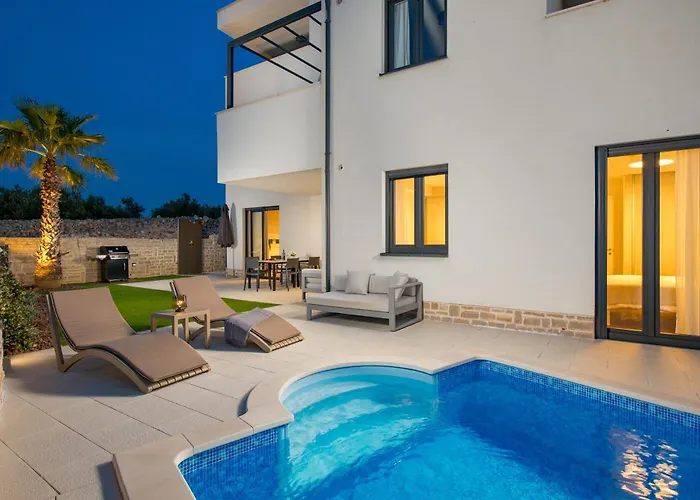 Luxury La With Private Pool And Garden Appartamento