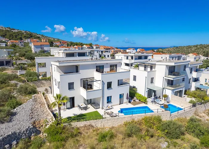 Luxury La With Private Pool And Garden Appartamento