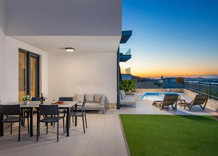 Luxury La With Private Pool And Garden * Murter